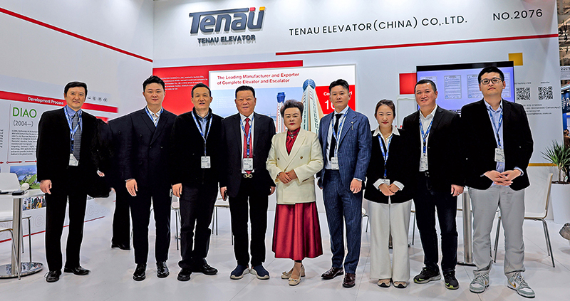 Szívből gratulálunk a TENAU ELEVATOR (CHINA) Co., Ltd. elnökének, Kunfa Bo-nak, Aizhu Yang elnöknek, a Congcong Sun tengerentúli marketing igazgatójának és a részleg más képviselőinek, hogy részt vettek az Elevator International Expón Augsburgban, Németországban